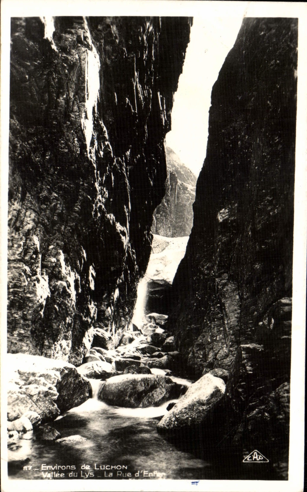VINTAGE POSTCARD Surroundings De Luchon Valley Of the Lily the street of hell