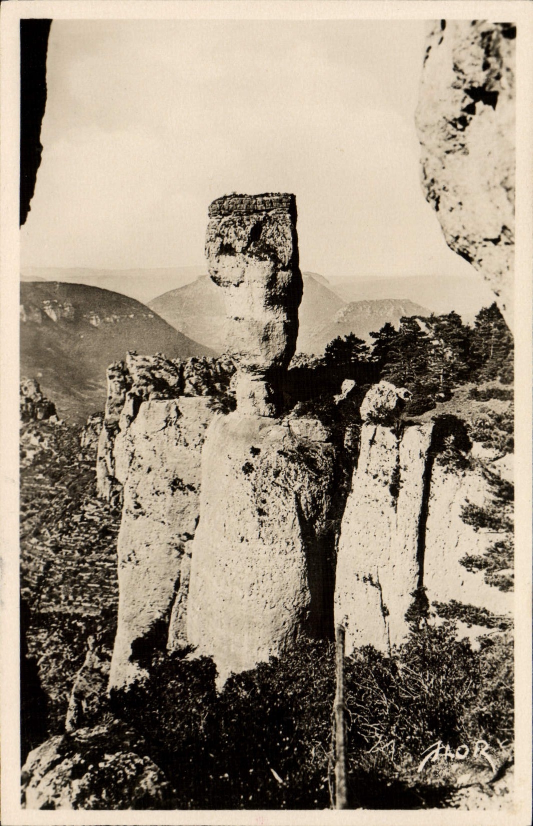 VINTAGE POSTCARD Falls Of Jonte the Jump Of the Wolf And the Vase Of Separate