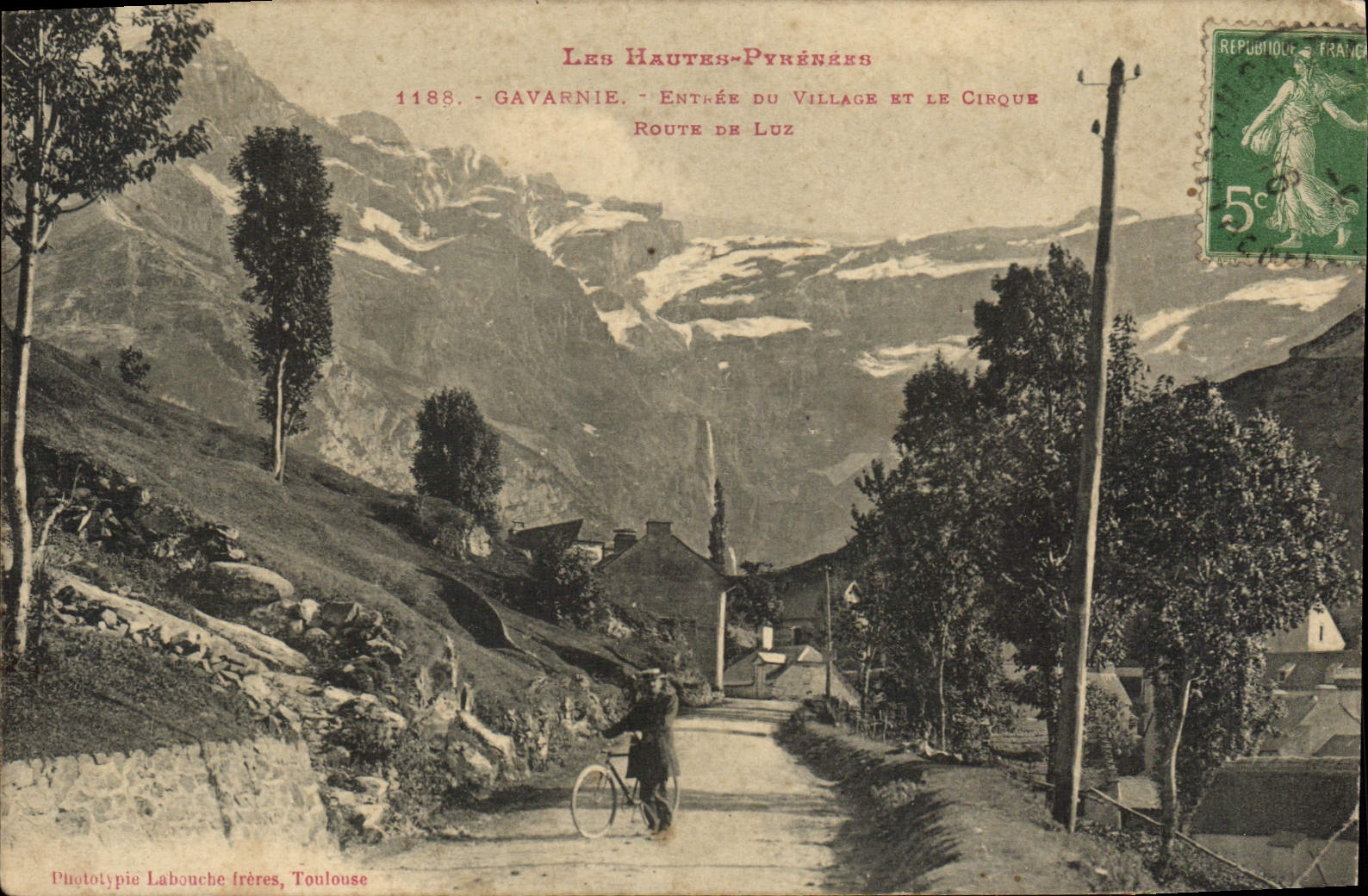 CPA Gavarnie Entree Du Village Et Le Cirque Route de Luz