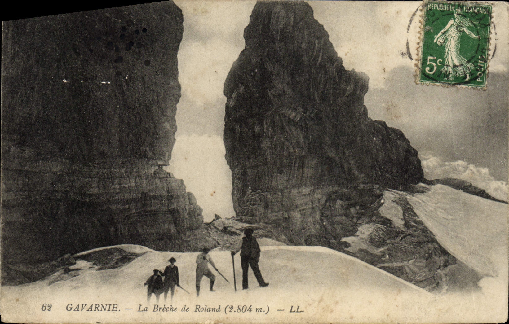 VINTAGE POSTCARD Gavarnie the Breach of Roland alpinism