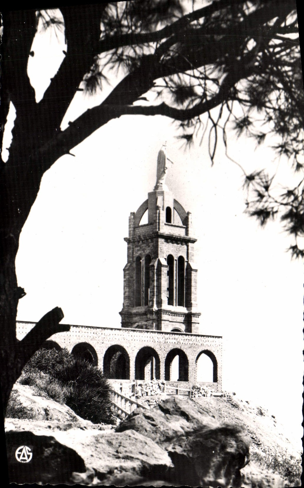 CPM Oran La Basilique de Santa Cruz