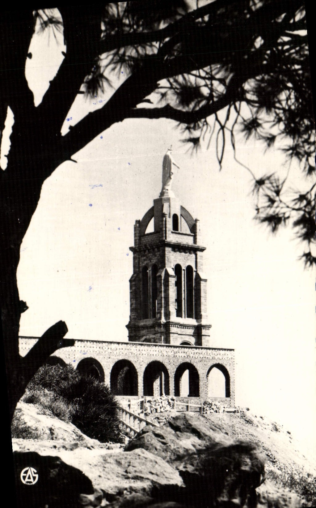 CPM Oran La Basilique de Santa Cruz