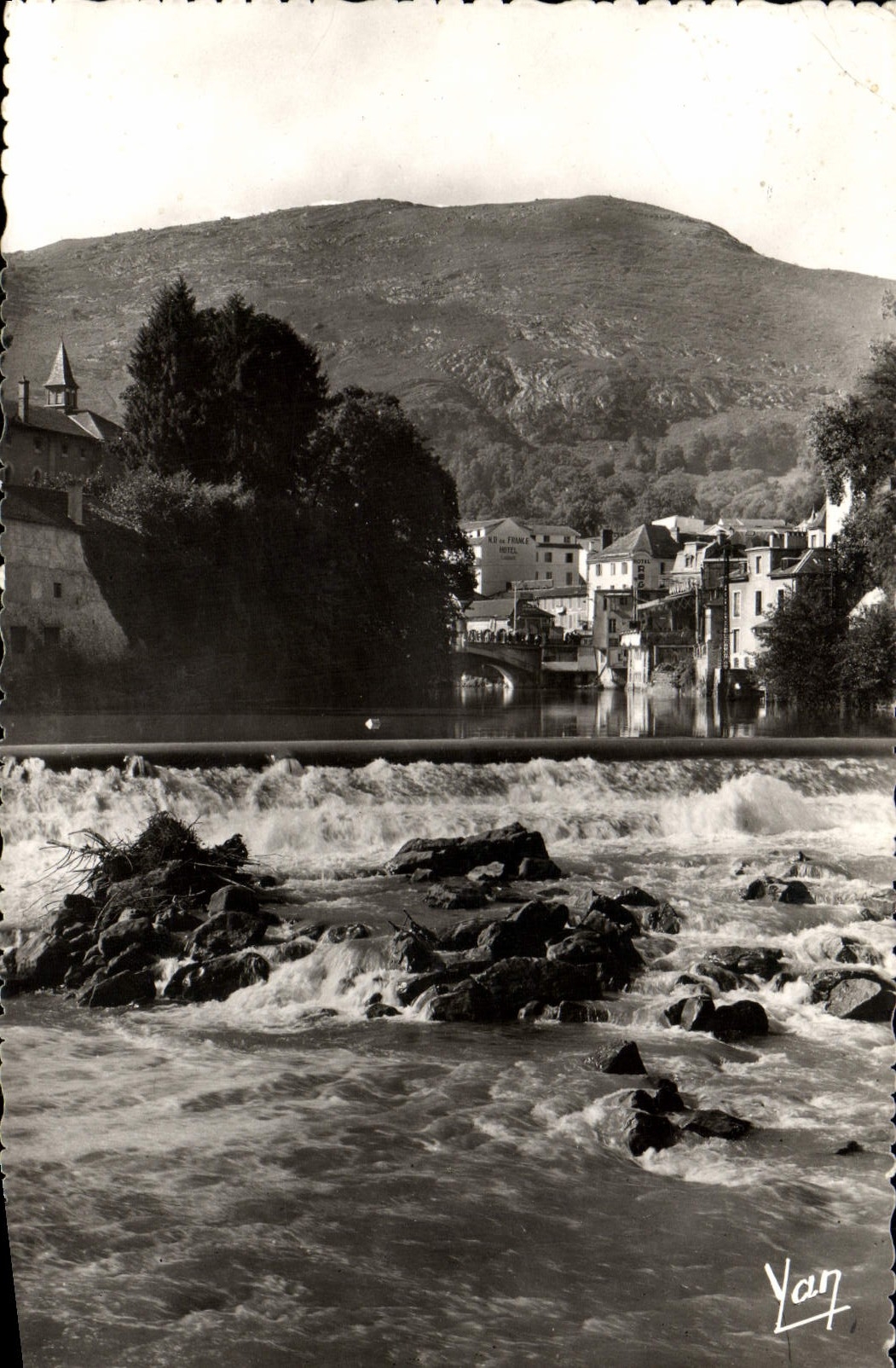 MODERN CARD Lourdes Falls of Gave taken of the sanctuaries