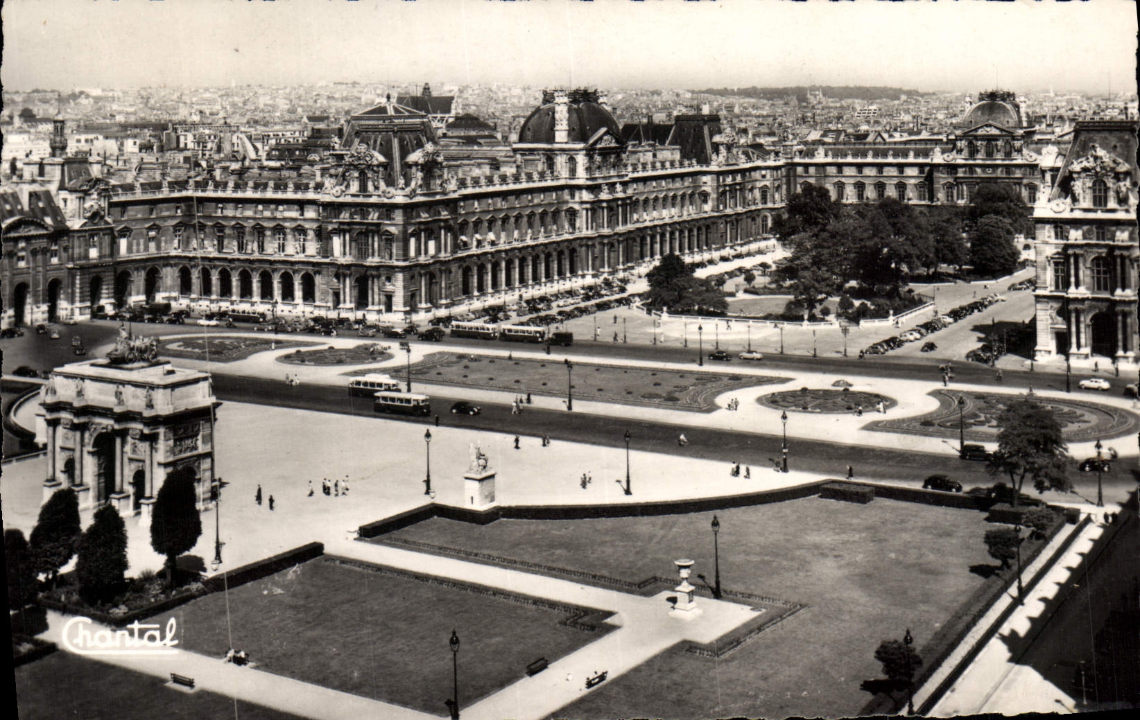 CPM Paris Vue generale sur le palais du Louvre et les jardins