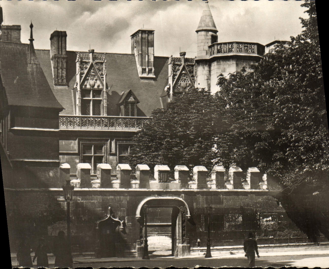 CPM Paris Musee de Cluny Facade exterieure