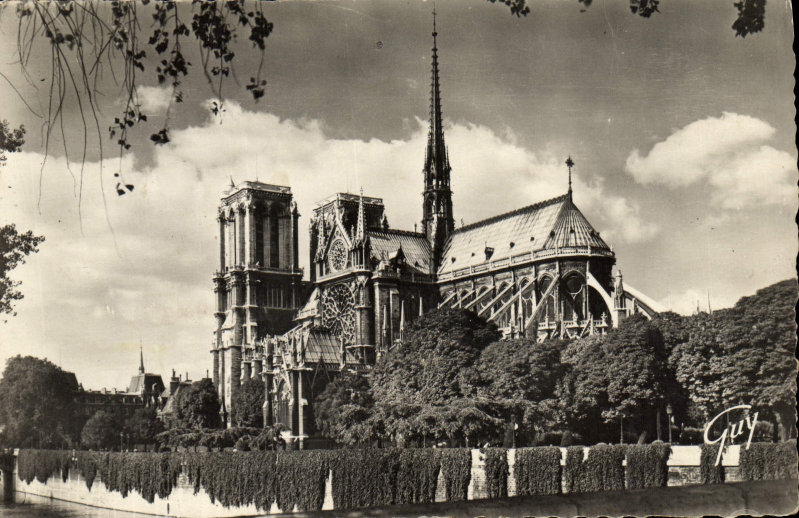 CPM Paris Notre Dame Abside de la Cathedrale 