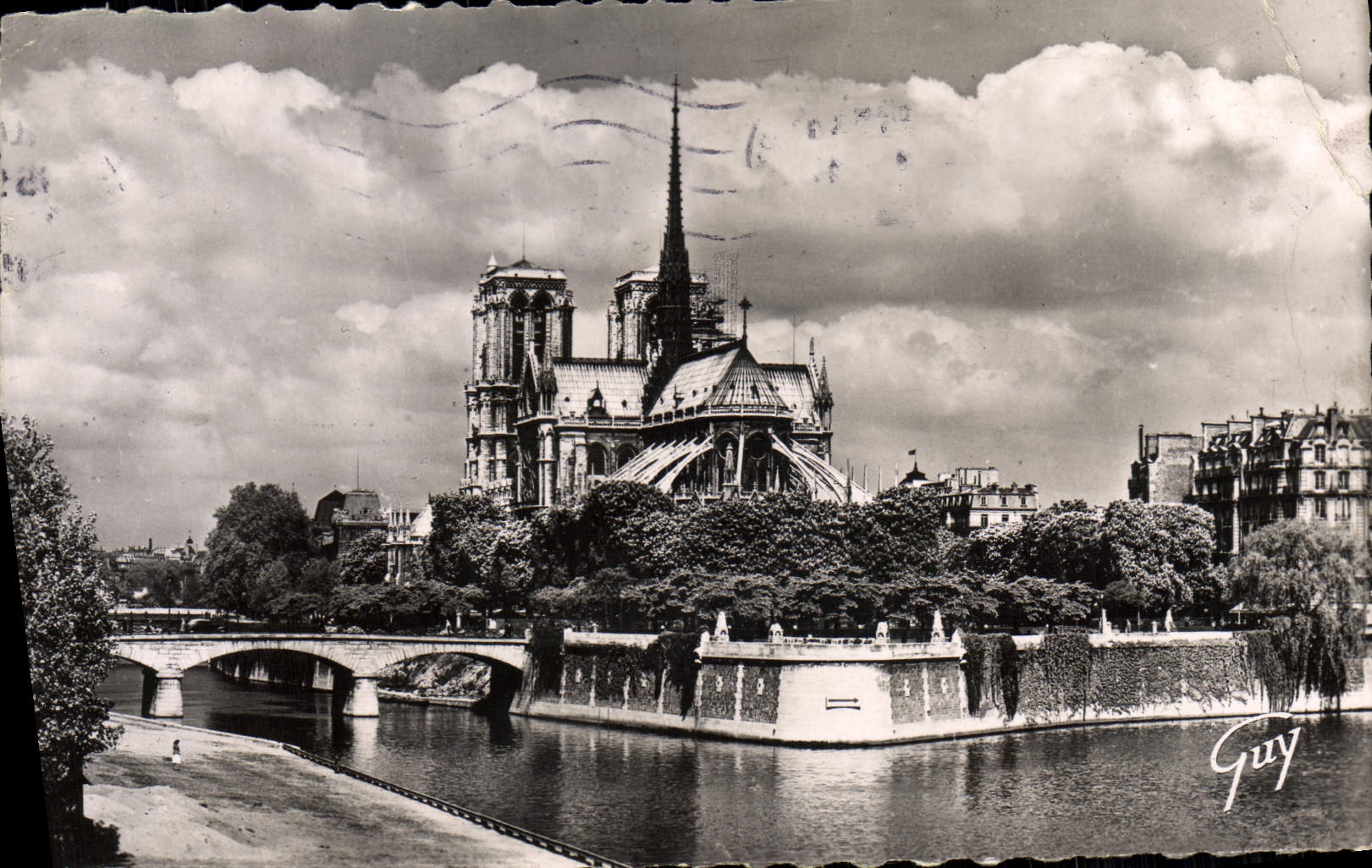 CPM Paris Notre Dame Abside de la Cathedrale