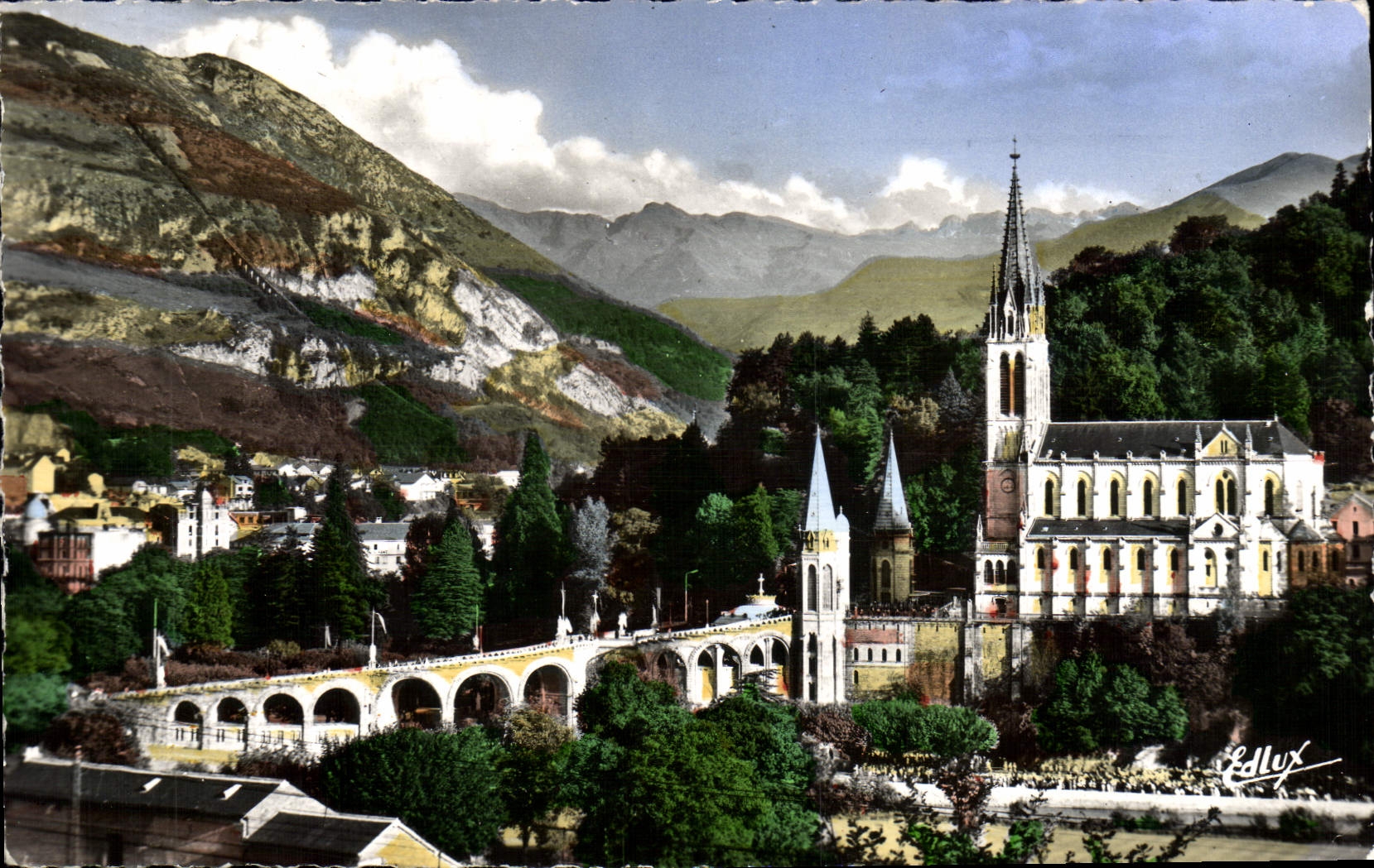 CPM Lourdes La Basilique et le Plc du Jer