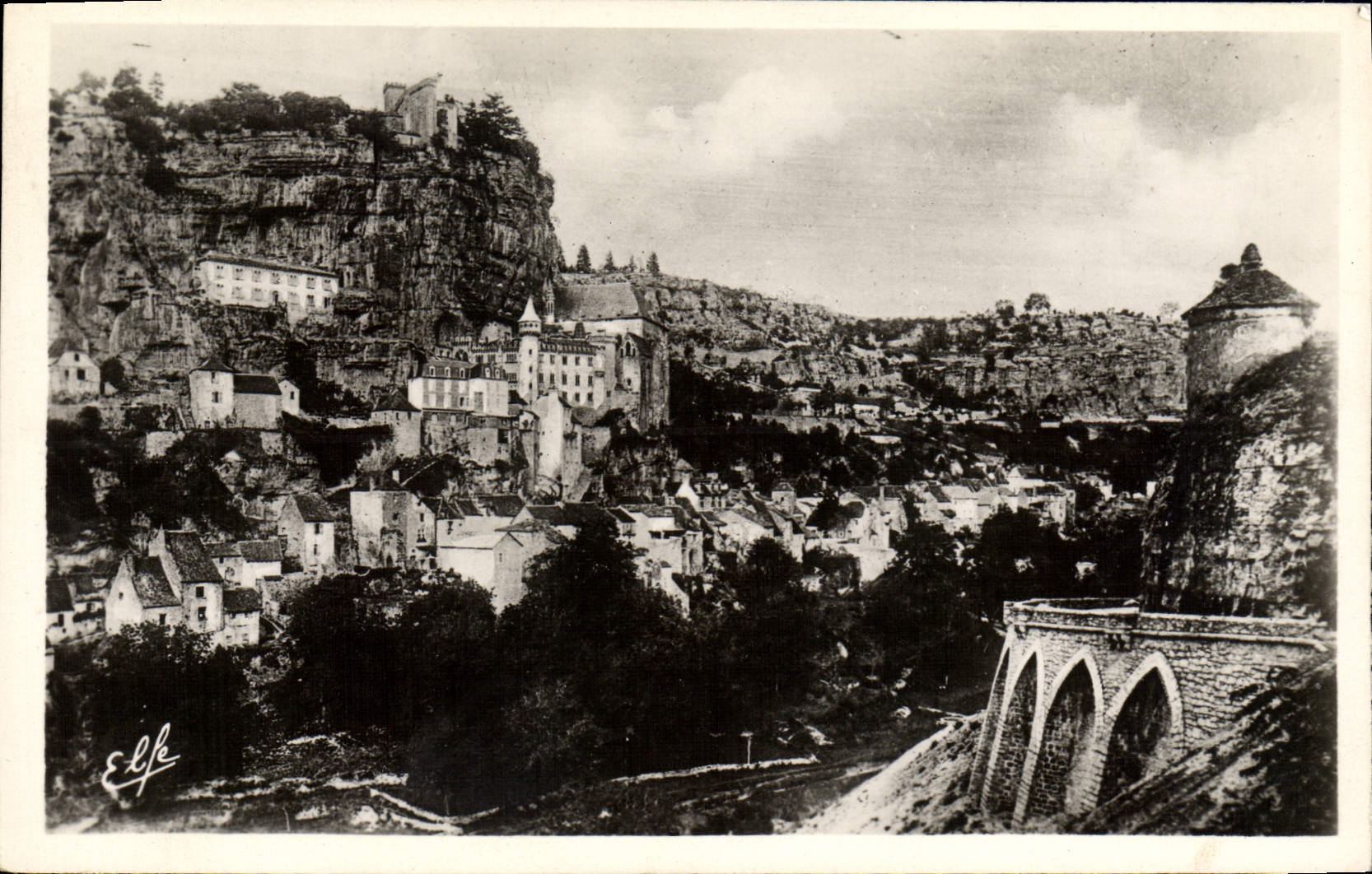 MODERN CARD Rocamadour Seen from of the road of Labastide Murat