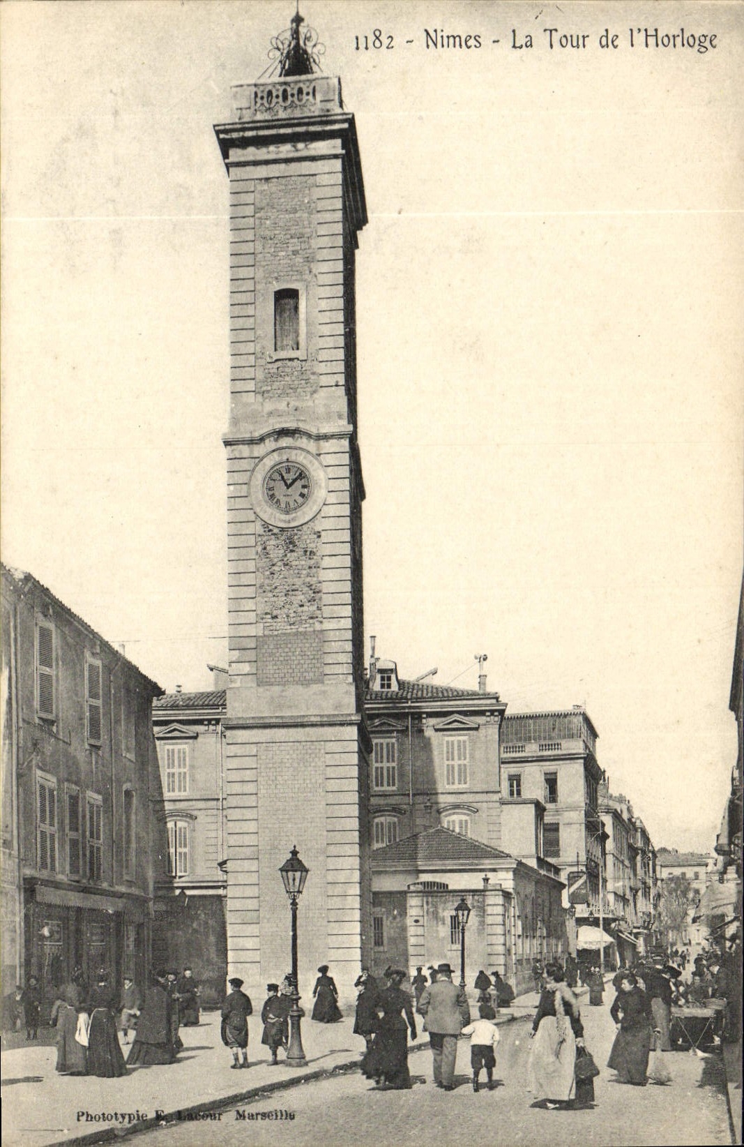 CPA Nimes La Tour de L'Horloge