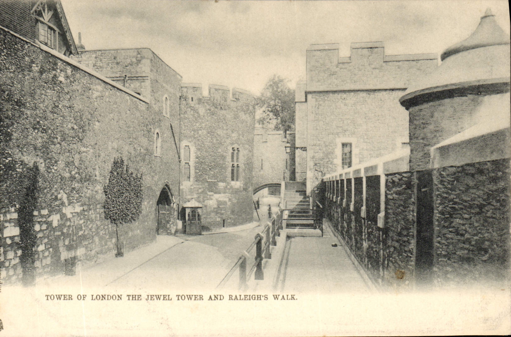 VINTAGE POSTCARD Tower off London The jewel tower and Raleigh' S walk