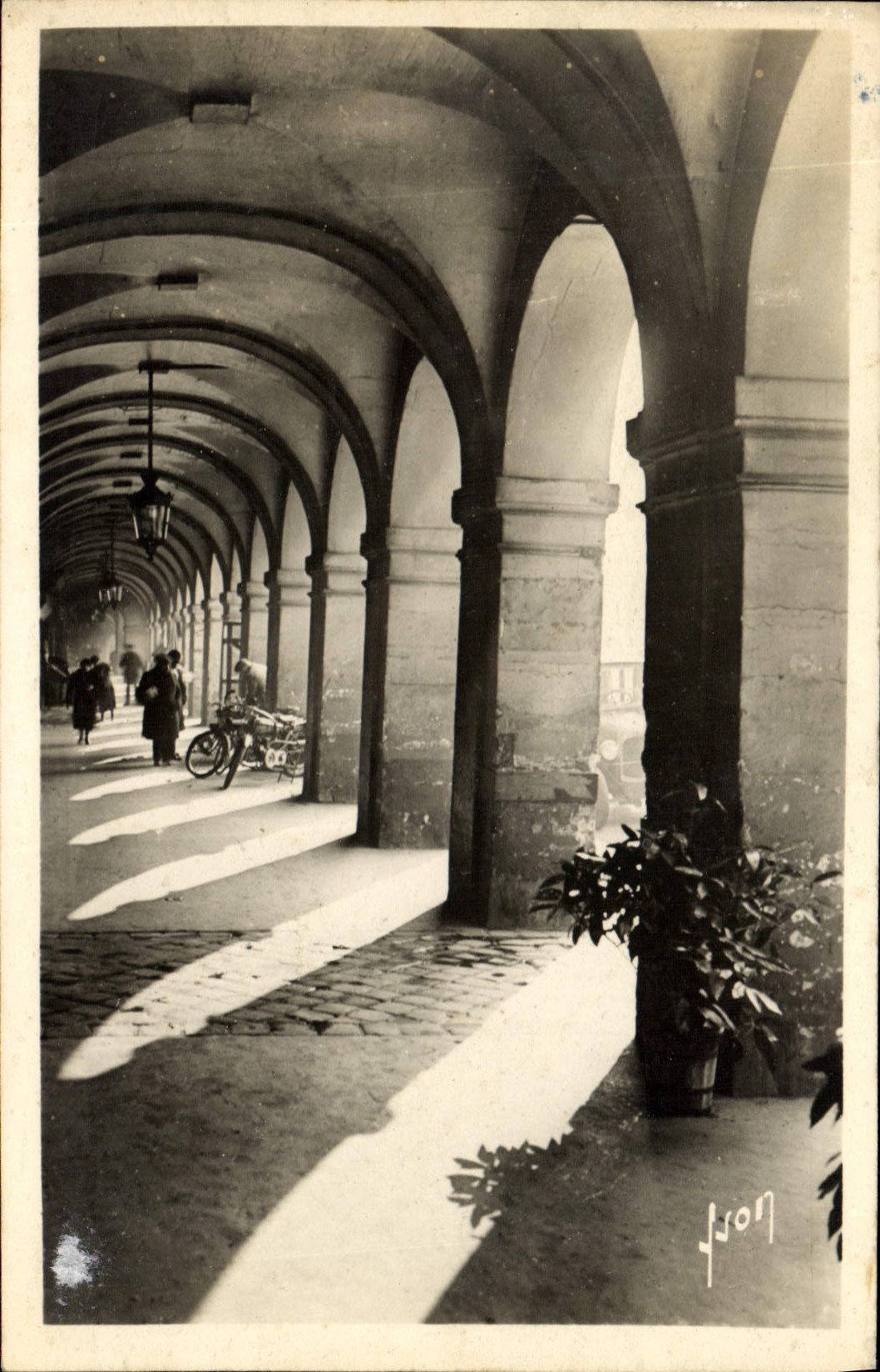 MODERN CARD Paris Arcades of the place of the Vosges