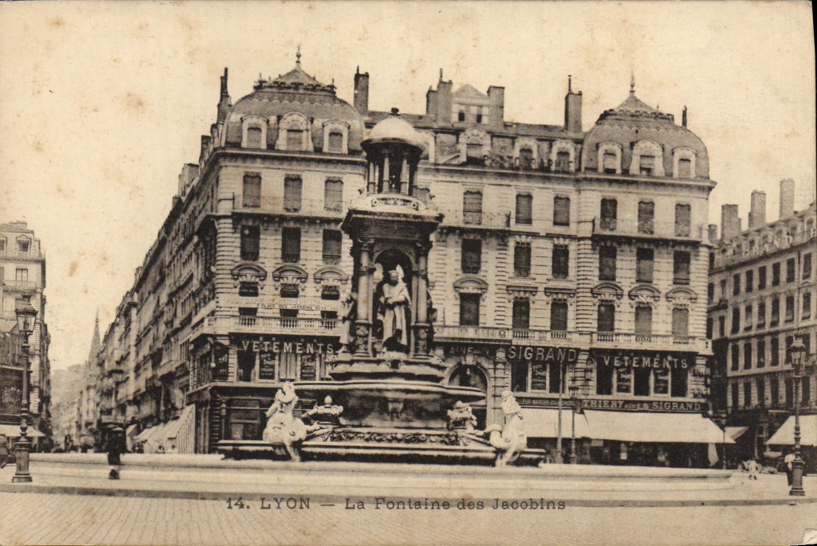VINTAGE POSTCARD Lyon Ponteine of Jaoobins