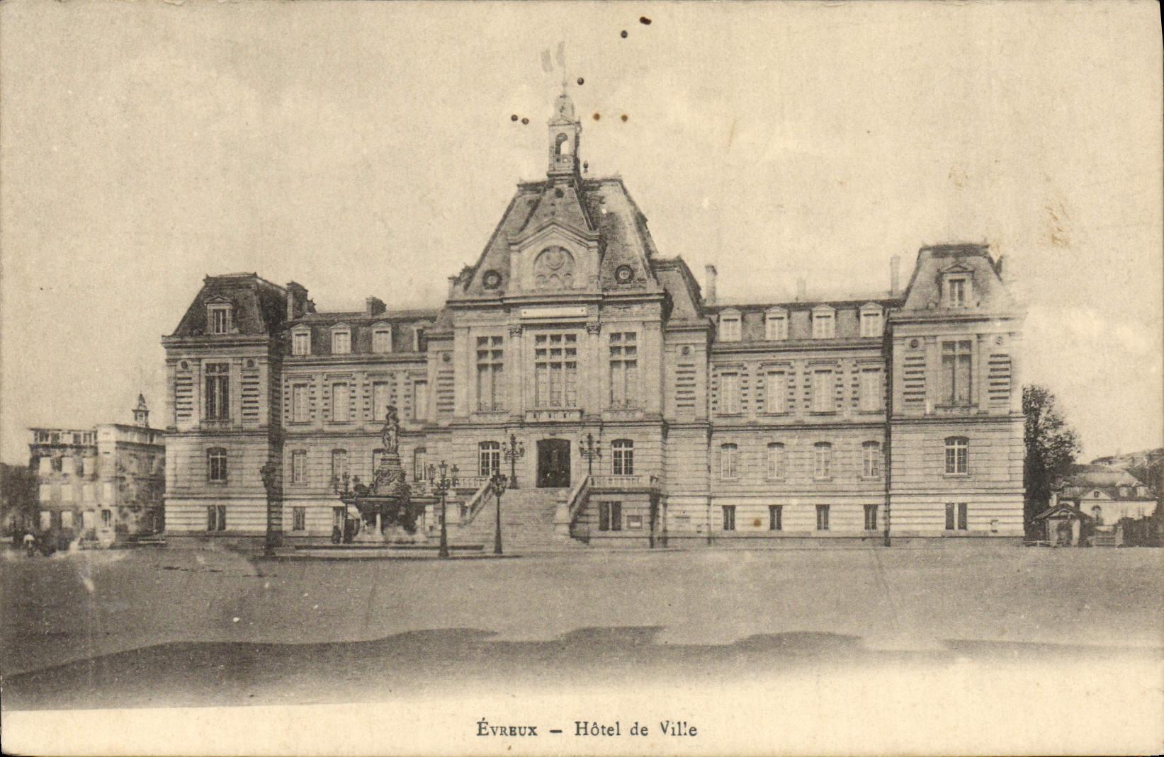 Ayuntamiento de Evreux de la POSTAL de la VENDIMIA