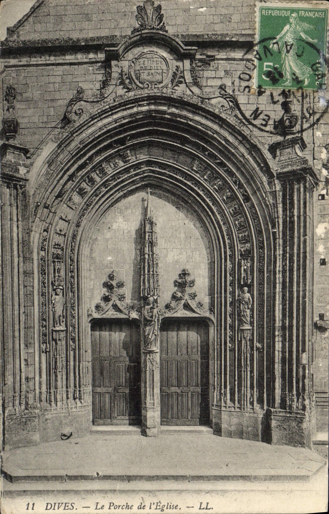 CPA Dives Le Porche de L'Eglise