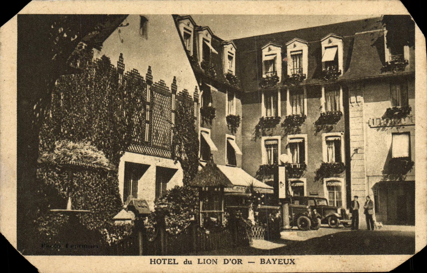 Hotel de Bayeux de la POSTAL de la VENDIMIA del león del oro