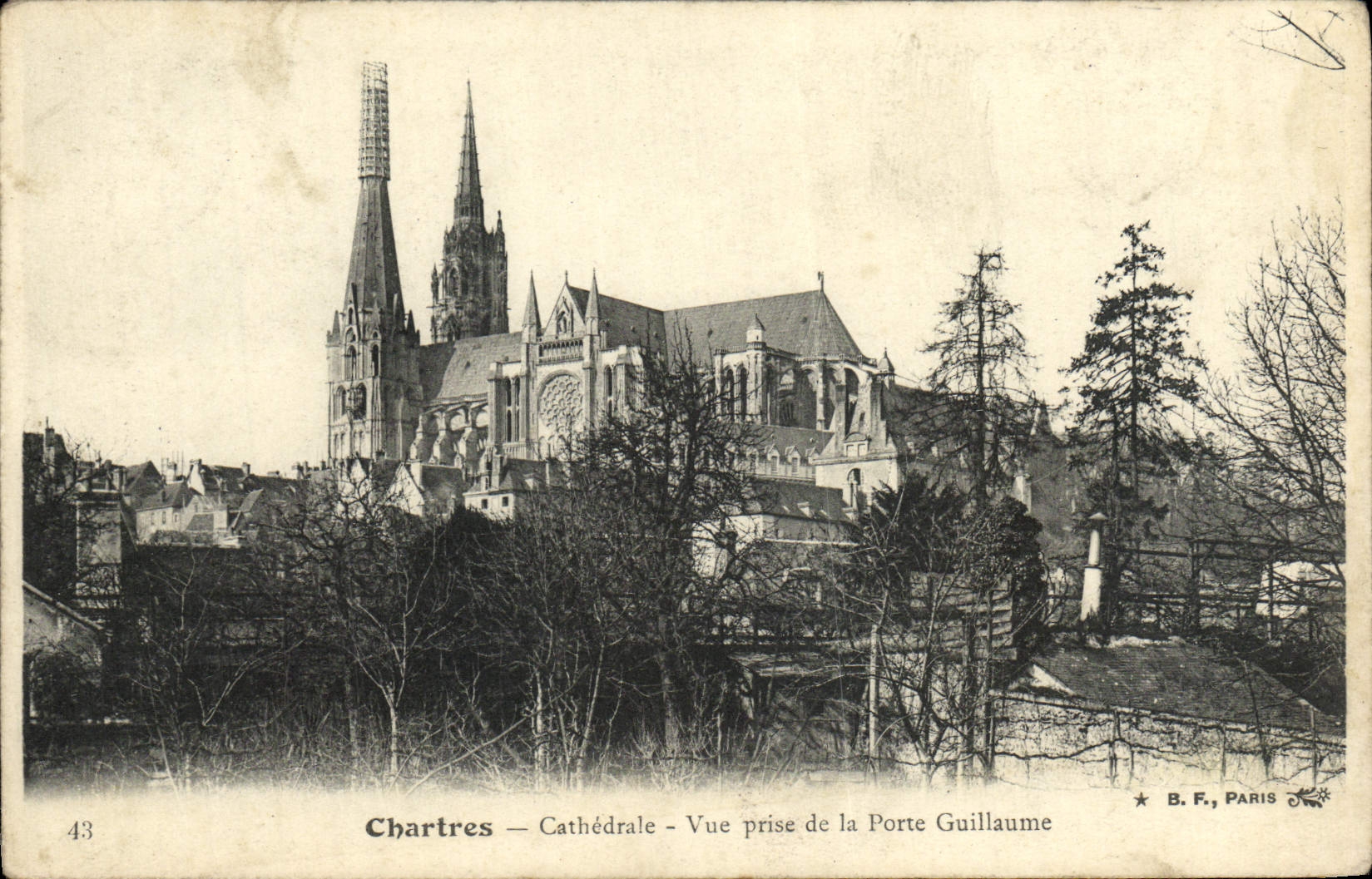 Catedral de Chartres de la POSTAL de la VENDIMIA vista de la puerta de Guillermo