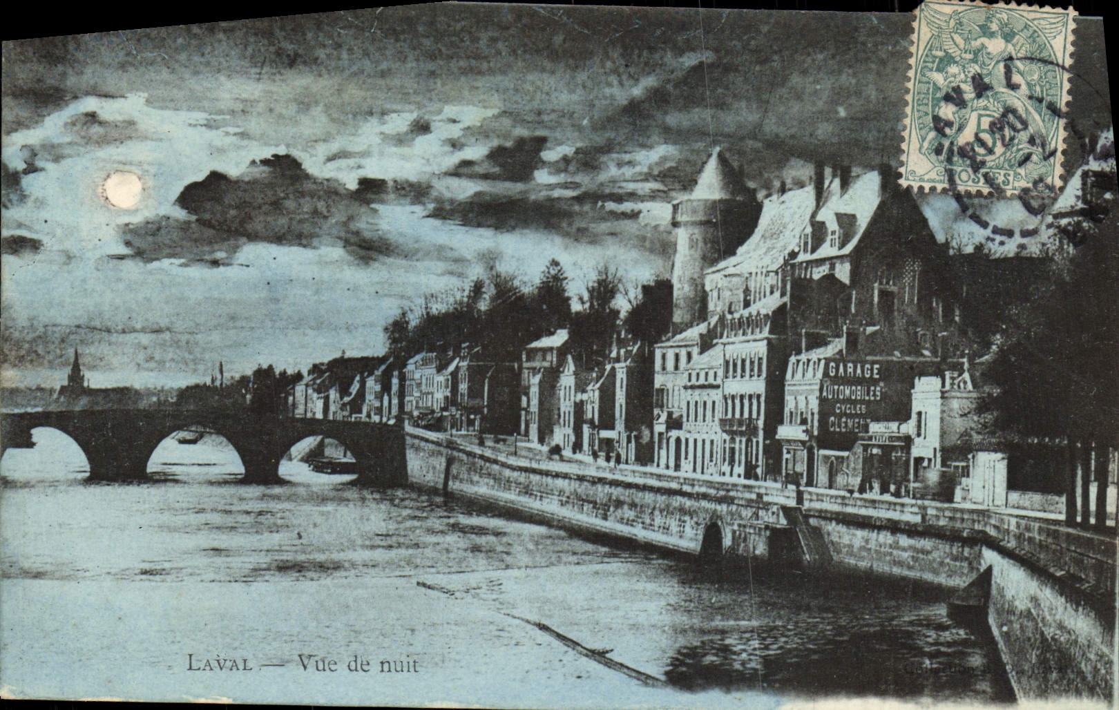 POSTAL Laval de la VENDIMIA visto de noche