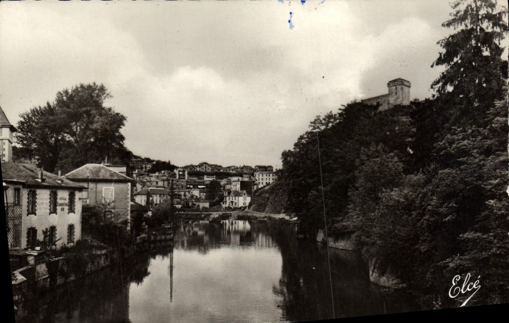 CPM Lourdes Le Gave De Lourdes Et Le Chateau Fort