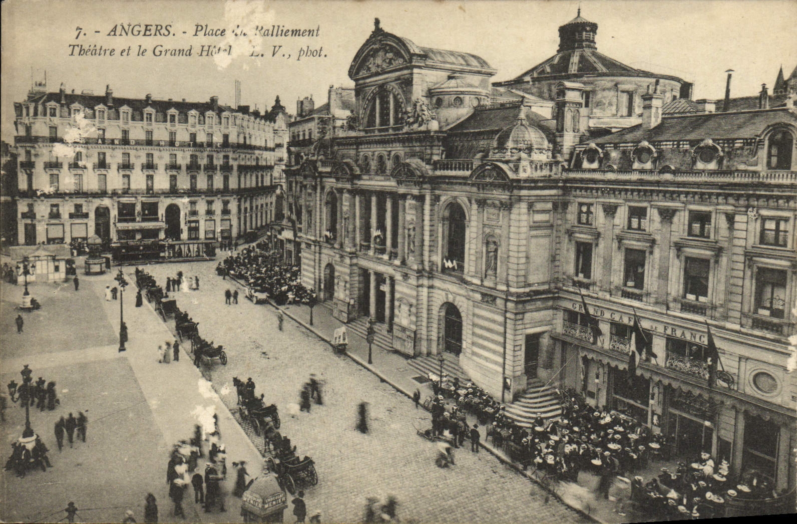 CPA Angers Place Du Ralliement Theatre Et Le Grand Hotel