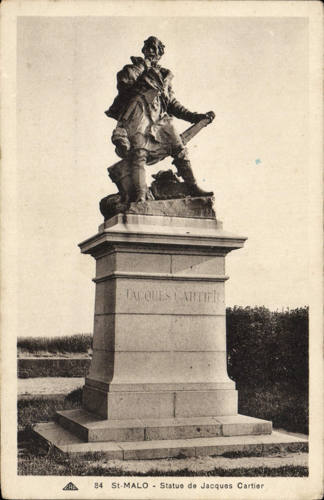 CPA St Malo Statue De Jacques Cartier