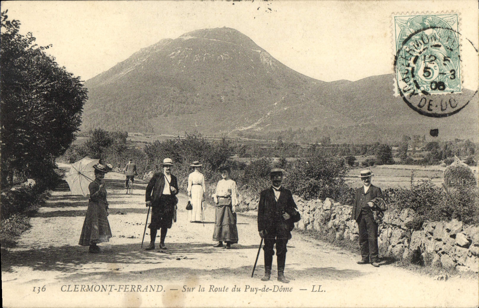 POSTAL Clermont-Ferrand de la VENDIMIA en el camino de Puy De Dome