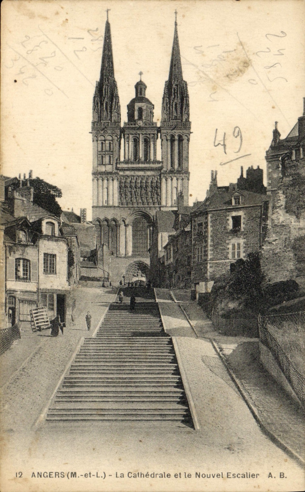 CPA Angers La Cathedrale Et Le Nouvel Escalier