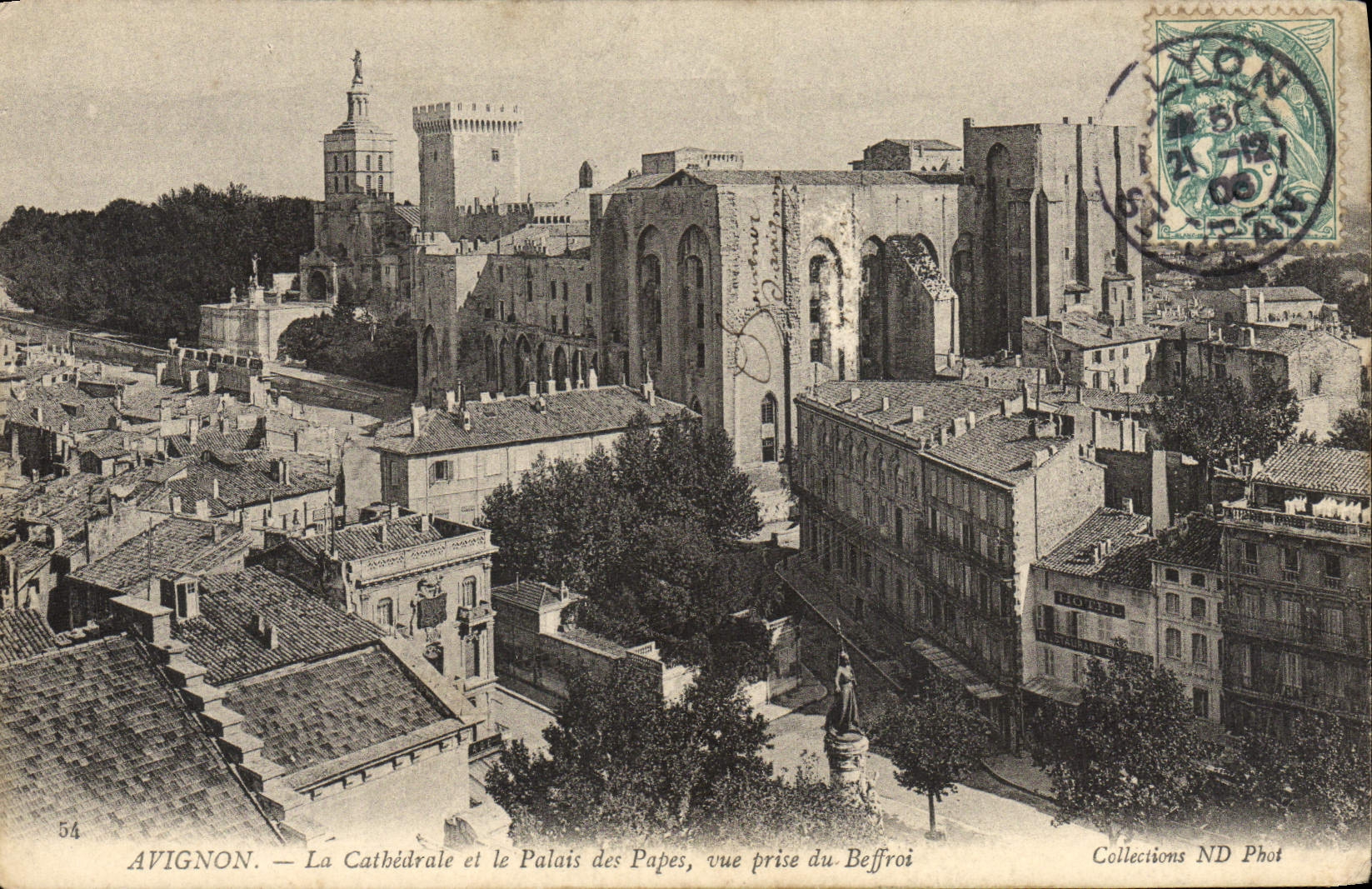 POSTAL Avignon de la VENDIMIA la catedral y el paladar de los papas vista del campanario de una iglesia