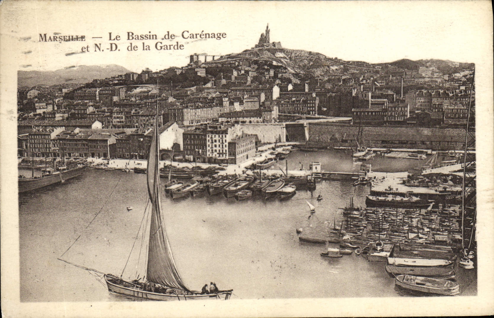 CPA Marseille Le Bassin De Carenage Et N D De La Garde