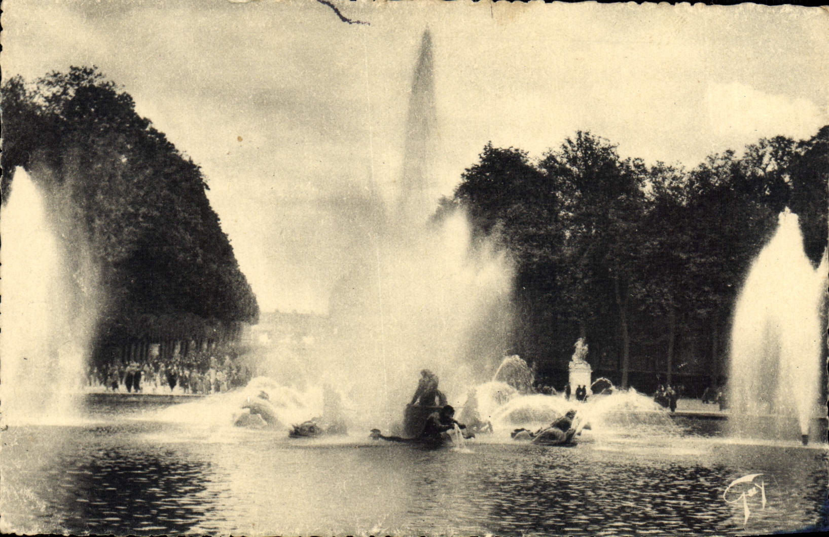 CPA Versailles Et Ses Merveilles Le Bassin d'Apollon Et Les Grandes Eaux