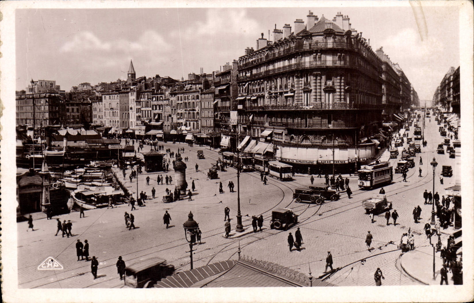CPA Marseille Rue De La Republique Et Quai Des Belges