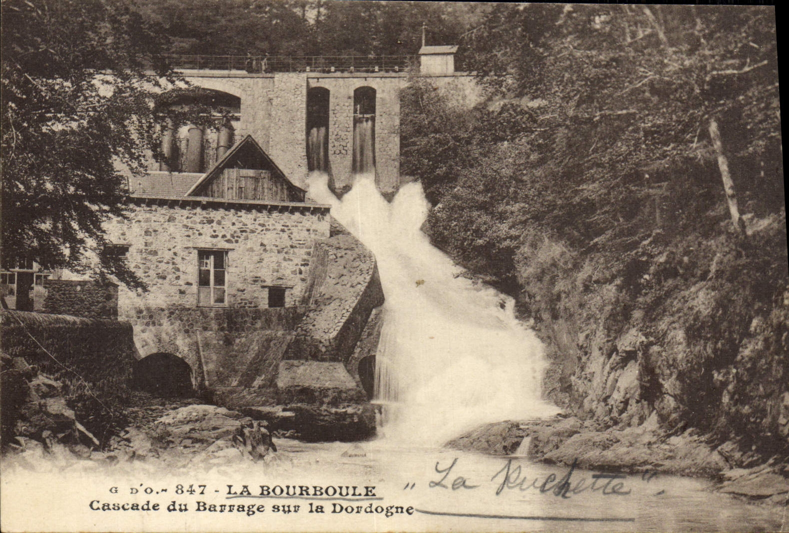 CPA La Bourboule Cascade Du Barrage Sur La Dordogne