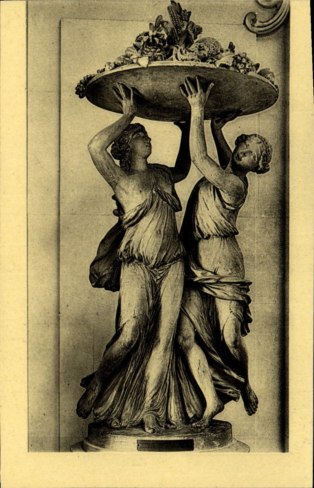CPA Clodion Femmes Portant Des Corbeilles De Fruits Paris Musee Des Arts Decoratifs