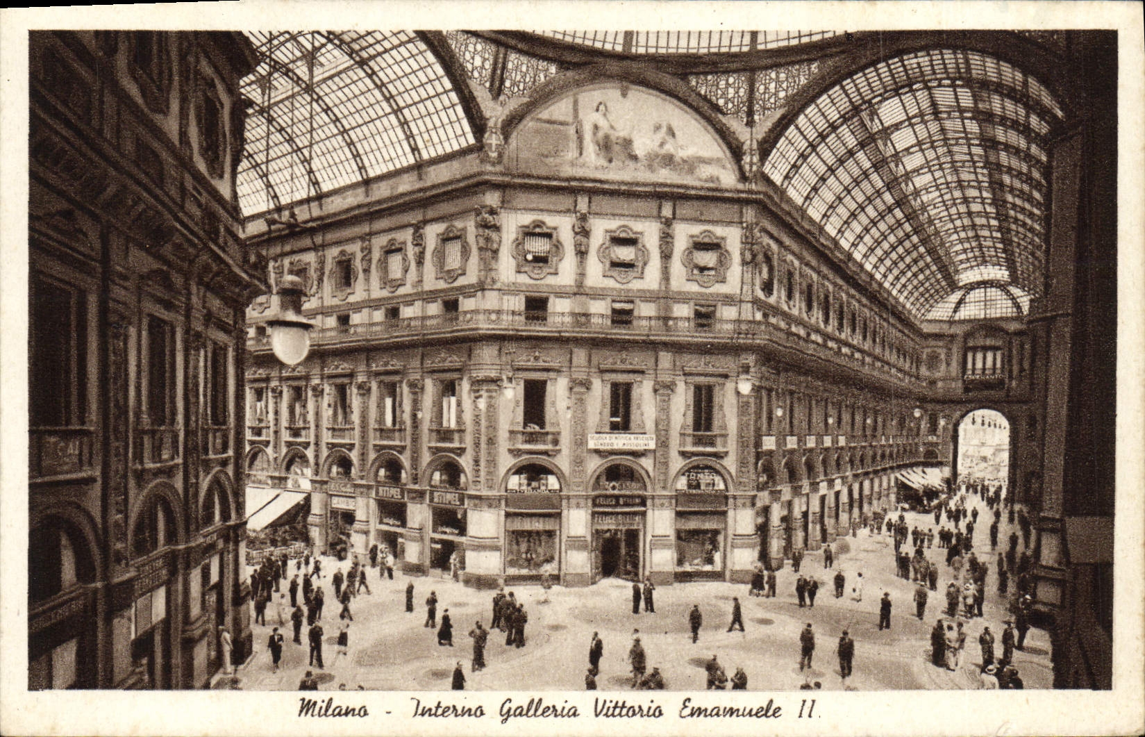 VINTAGE POSTCARD Milano Interno Galleria Vittario Emamuele II