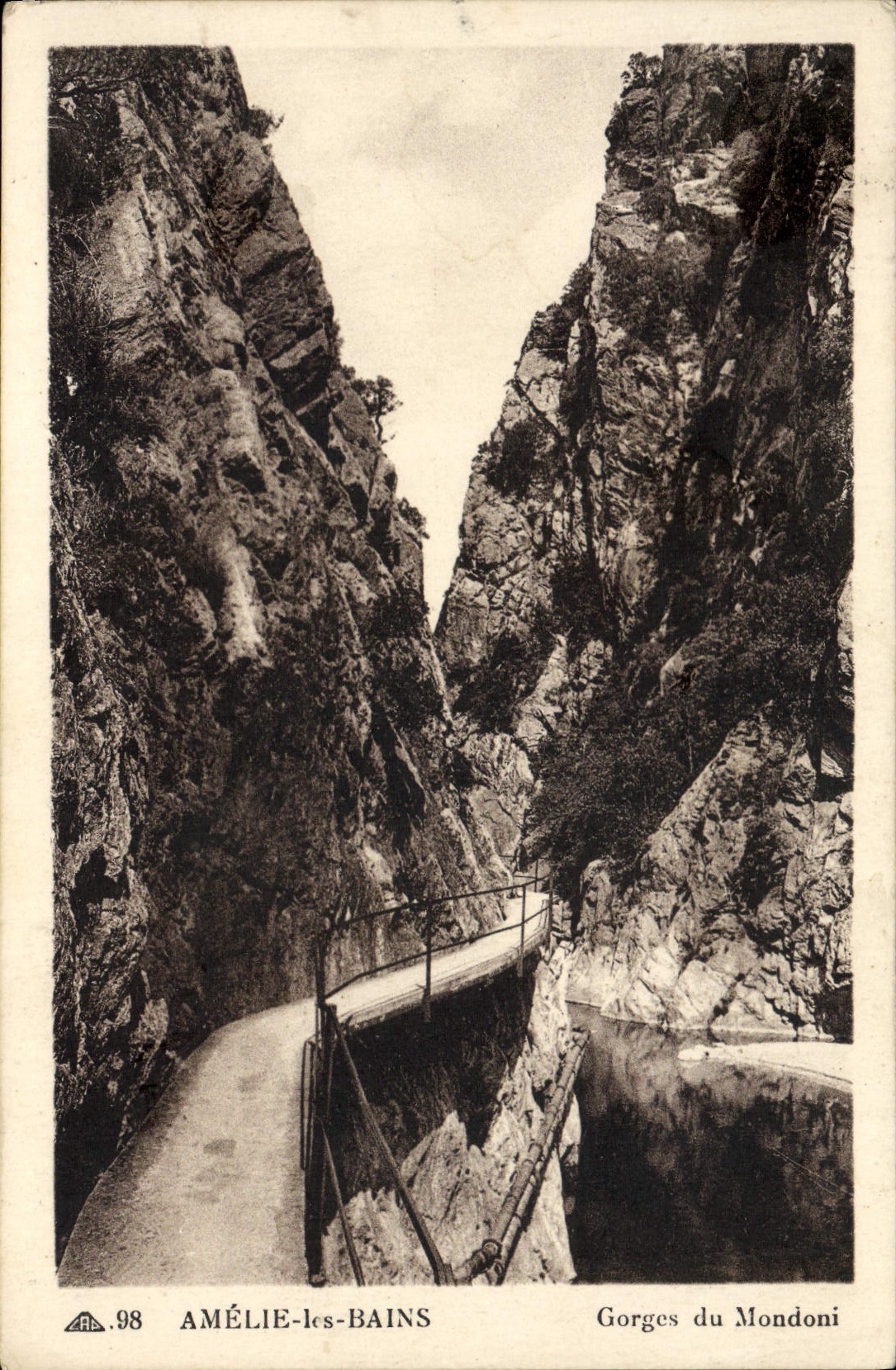 VINTAGE POSTCARD Amelie Les Bains Falls Of Mondoni