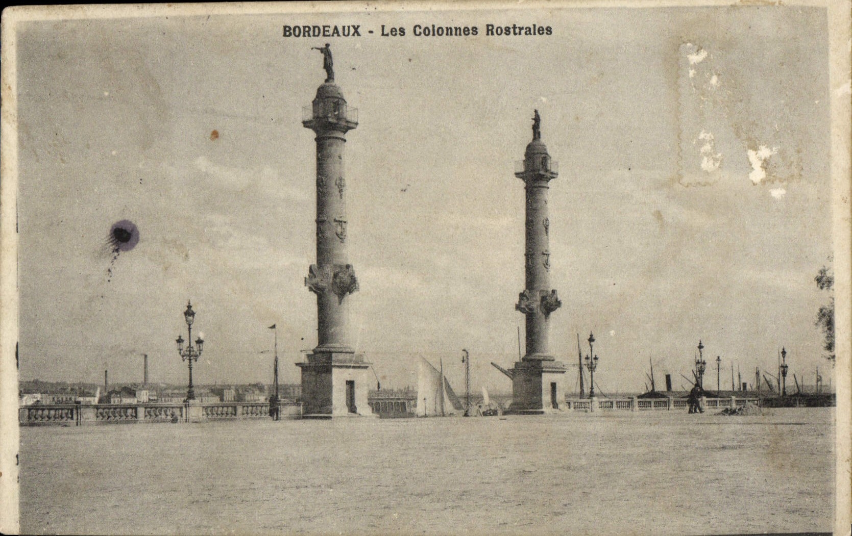 CPA Bordeaux Les Colonnes Rostrales