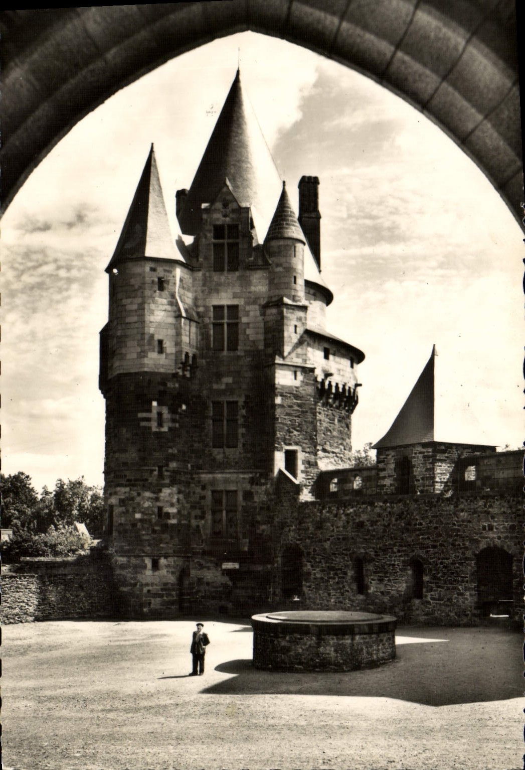 MODERN CARD Pane Saint Laurent Tower Seen Of the Gothic Gallery Of the Castle