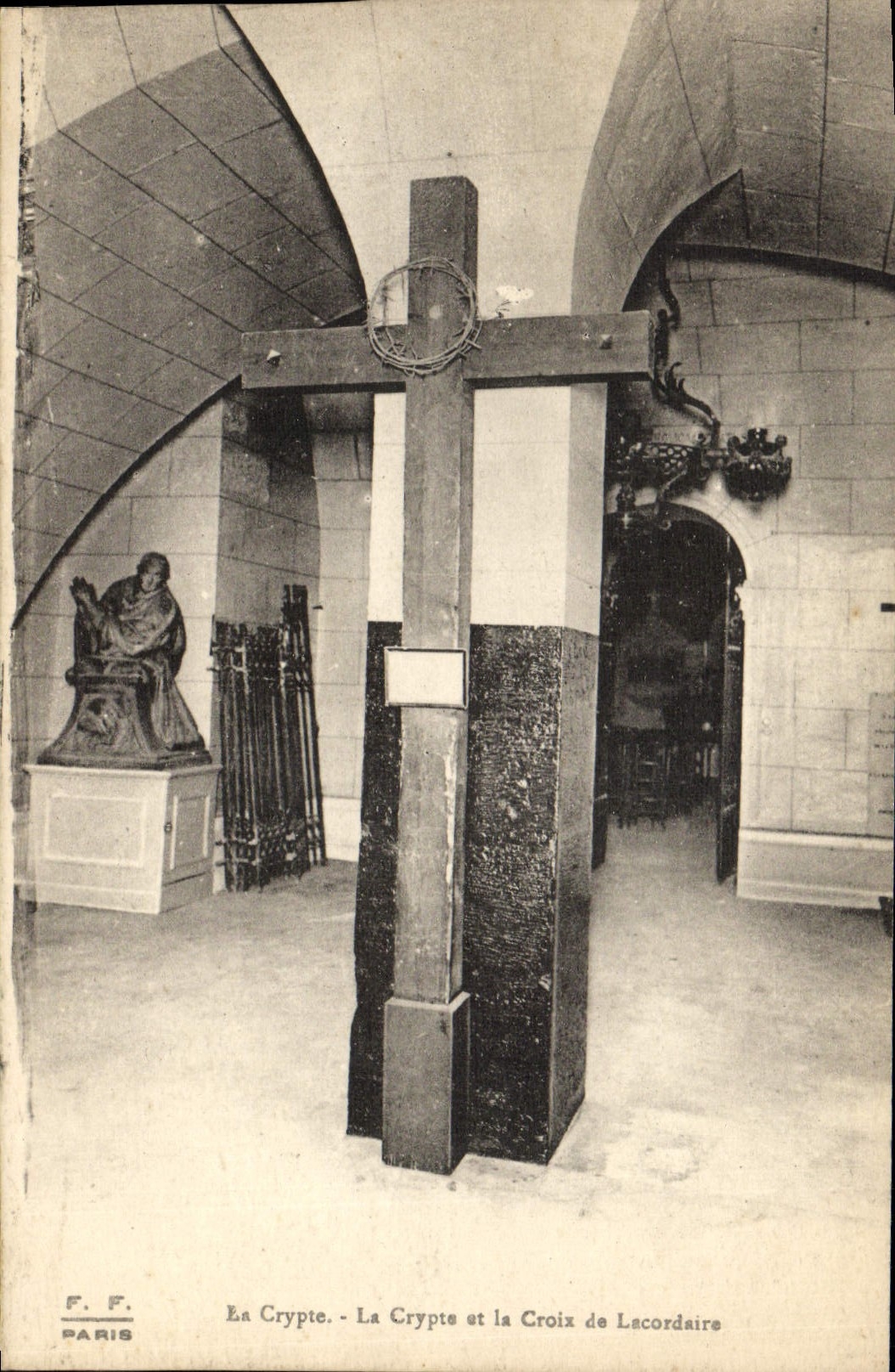 POSTAL de la VENDIMIA la cripta la cripta en el De cruzado Lacordaire