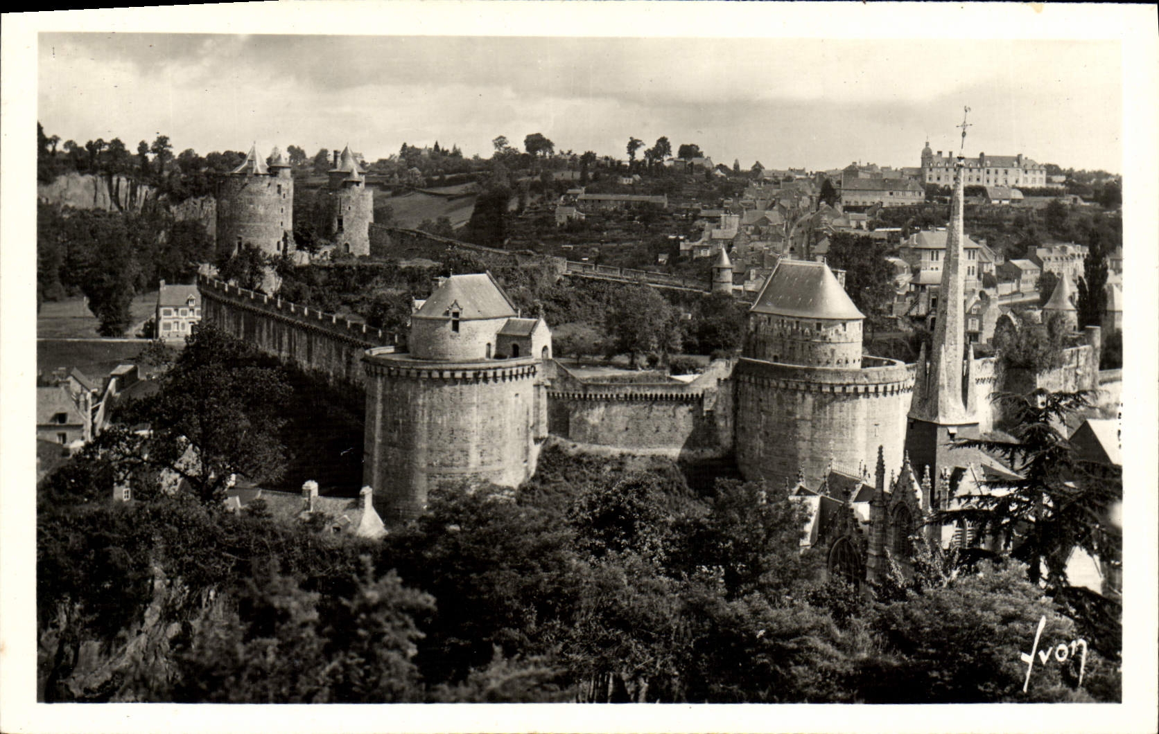 CPM Fougeres Vue Generale Du Chateau Prise Des Rochers De St Sulpice