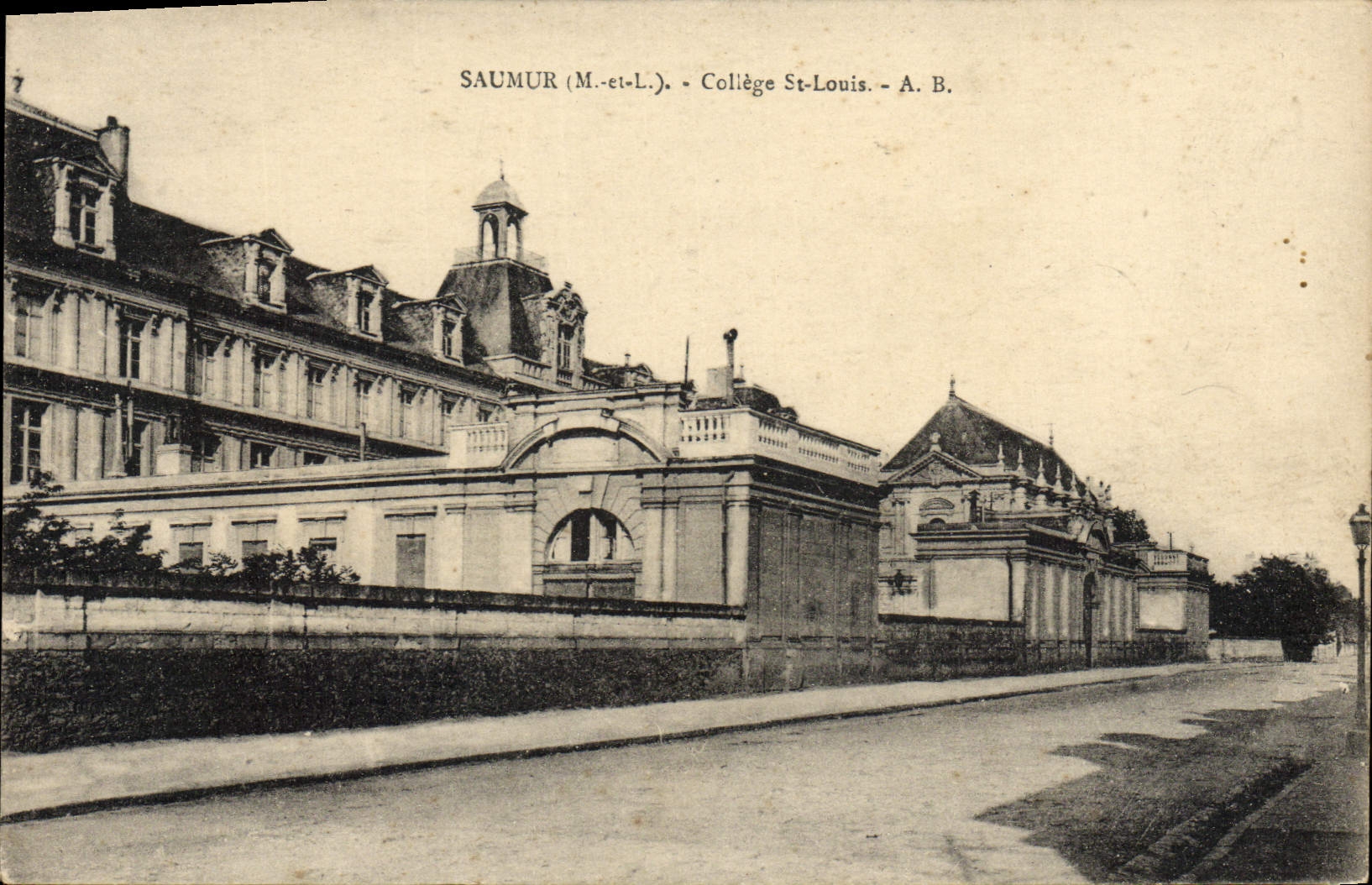 VINTAGE POSTCARD Saumur College St Louis
