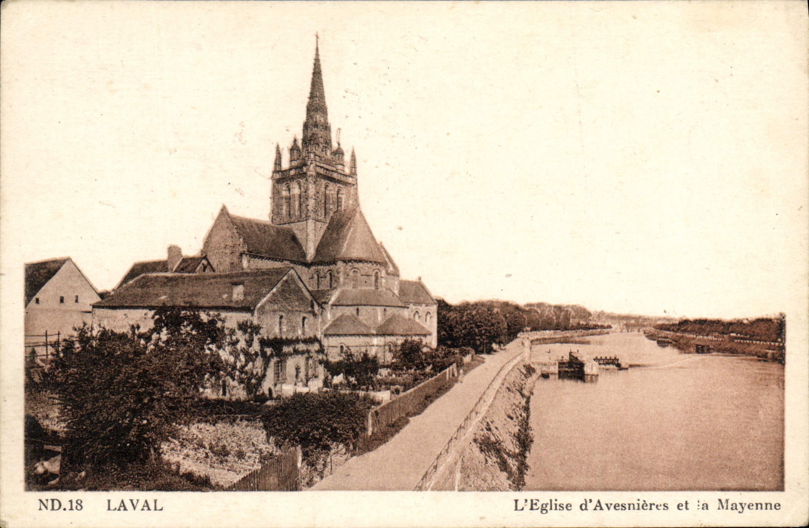 POSTAL Laval de la VENDIMIA la iglesia D (Avesnieres y en Mayenne