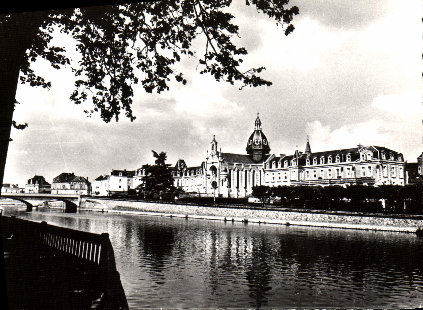 MODERN CARD Gontier Castle Quays And I' Hopital