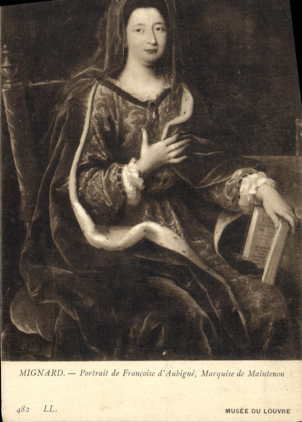 VINTAGE POSTCARD Museum Of Louvre Mignard Portrait of Francoise d' Anbigue Marchioness of Maintenon