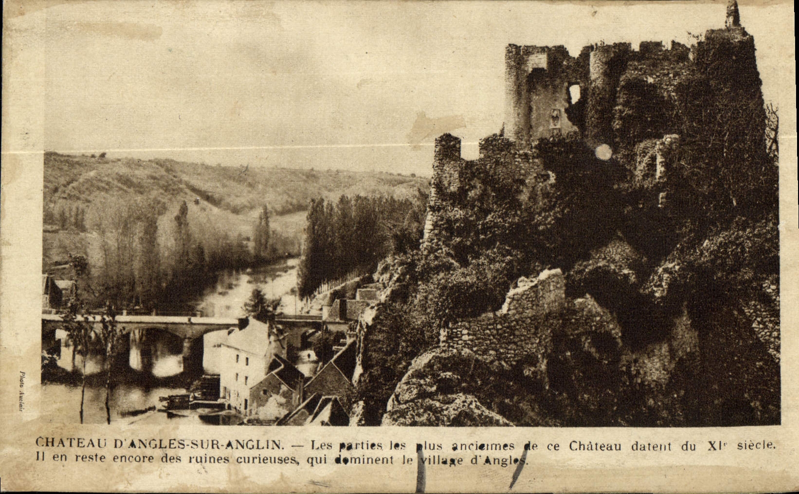 CPA Chateau D'Angles Sur Anglin