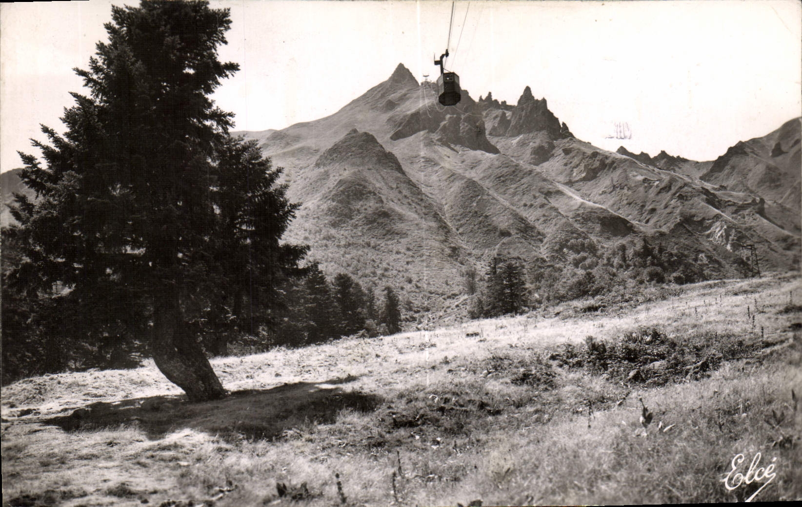 MODERN CARD Puy De Sancy close the Mount Gilds a cabin of teleferic on the way towards the top