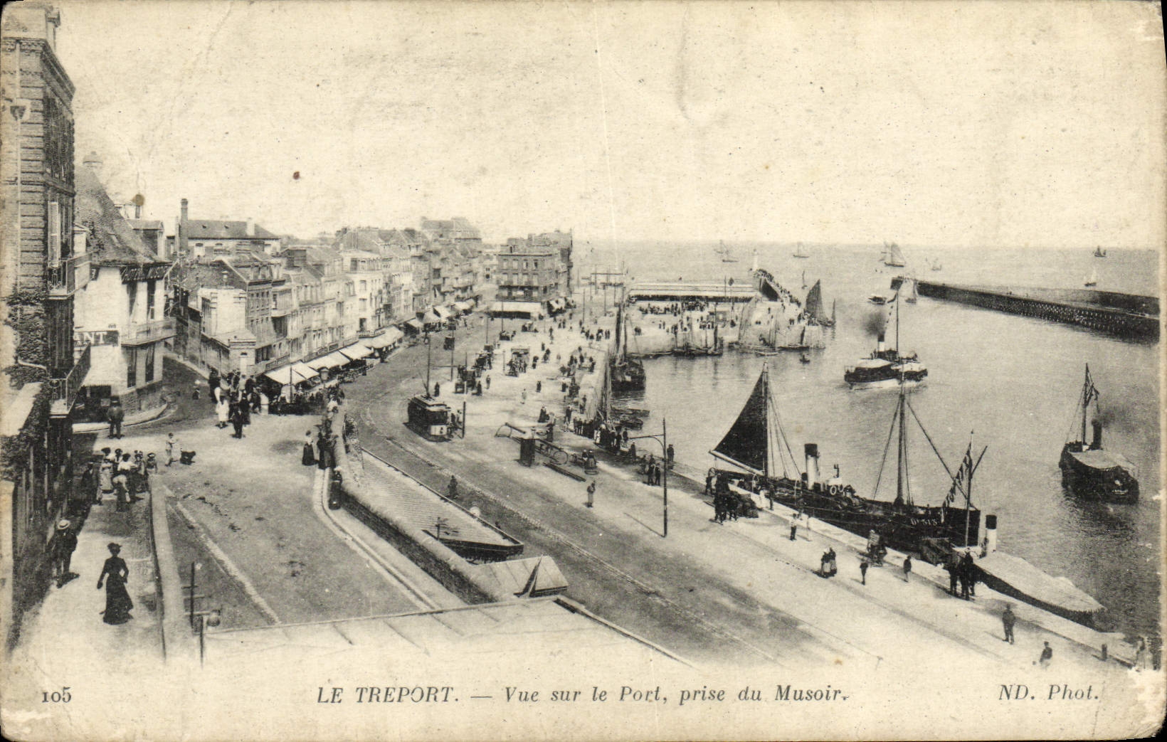 POSTAL Treport de la VENDIMIA visto en el puerto del Pierhead