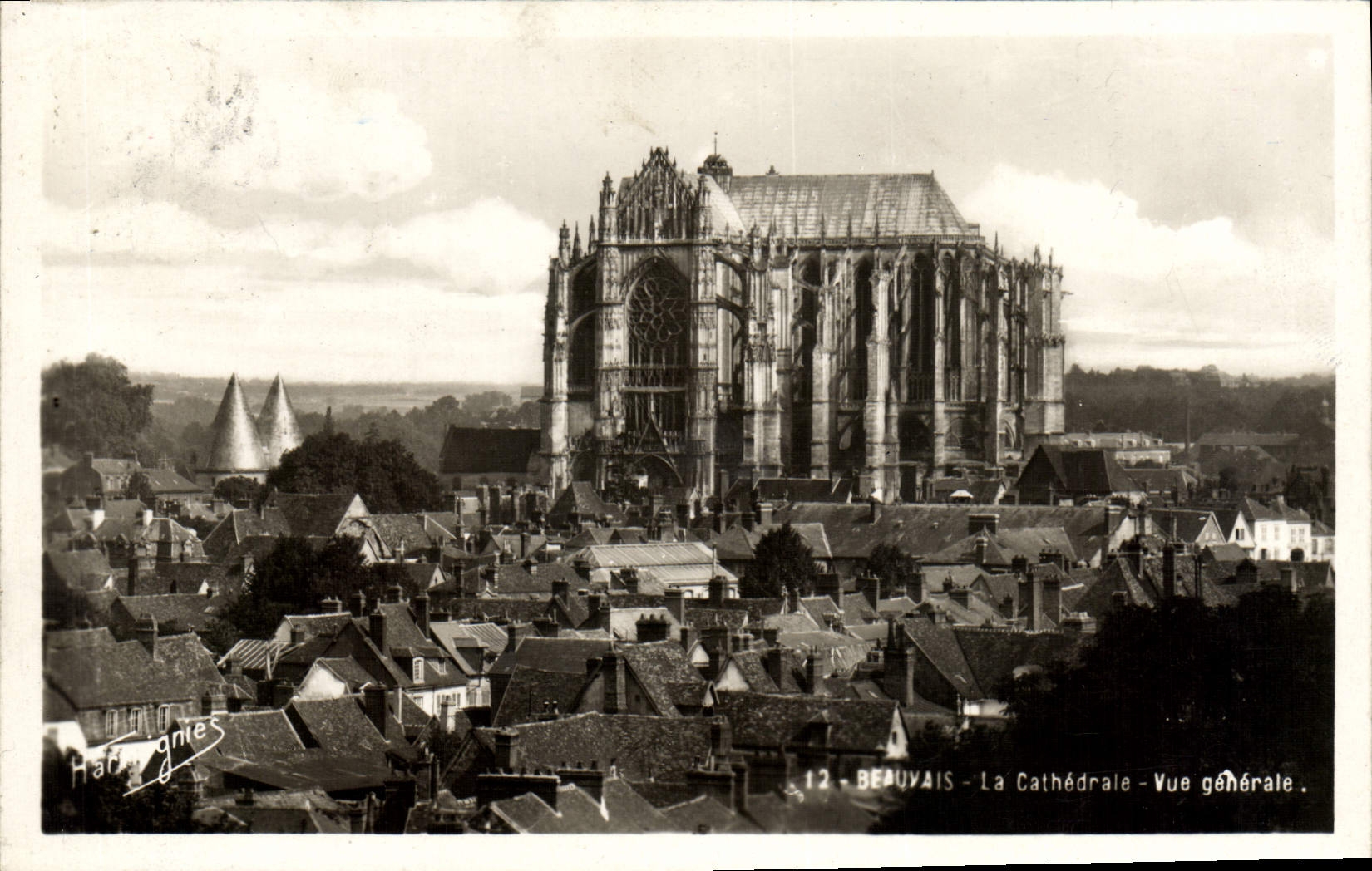 CPM Beauvais La Cathedrale Vue Generale