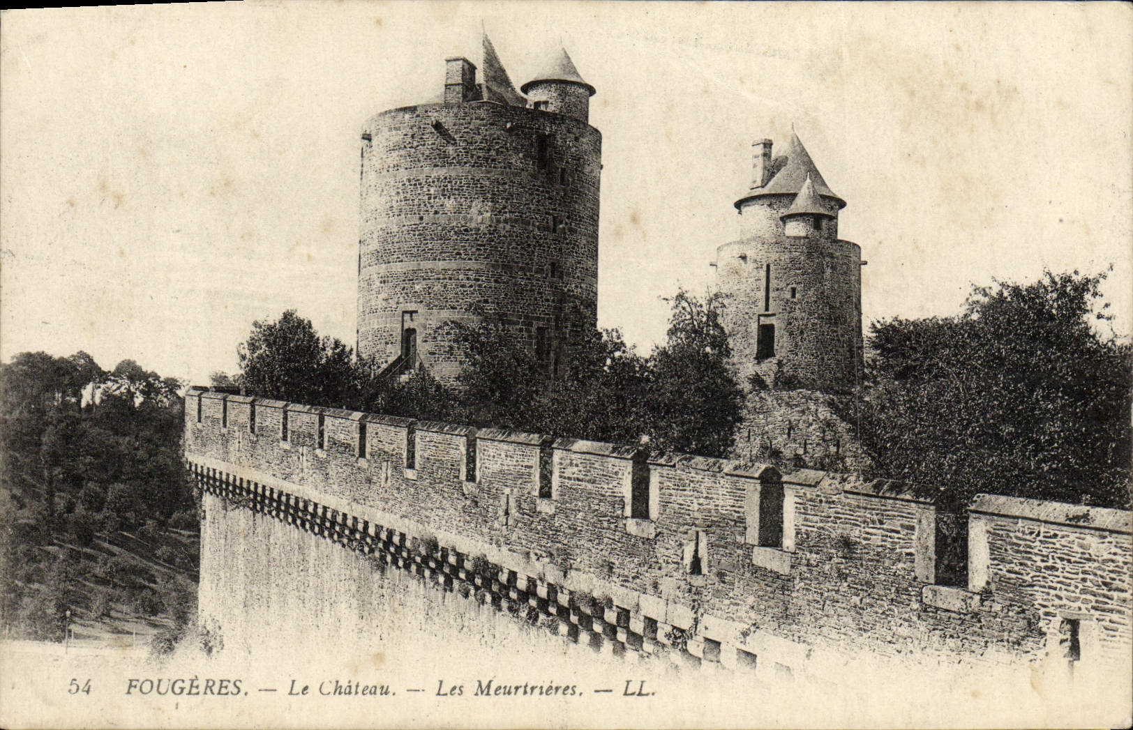 CPA Fougeres Le Chateau Les Meurtreres
