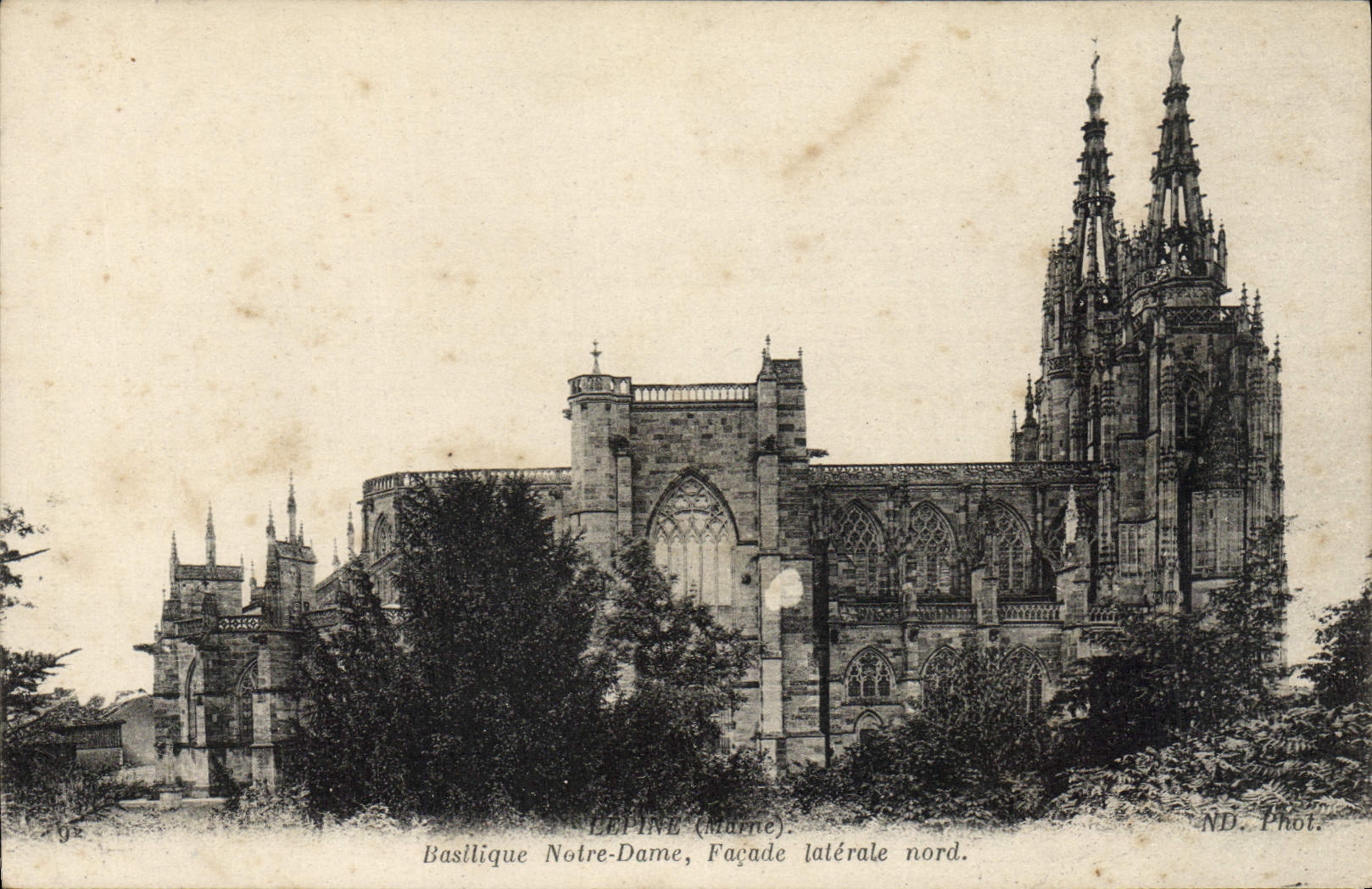VINTAGE POSTCARD the Spine Basliique Notre Dame Side wall Northern