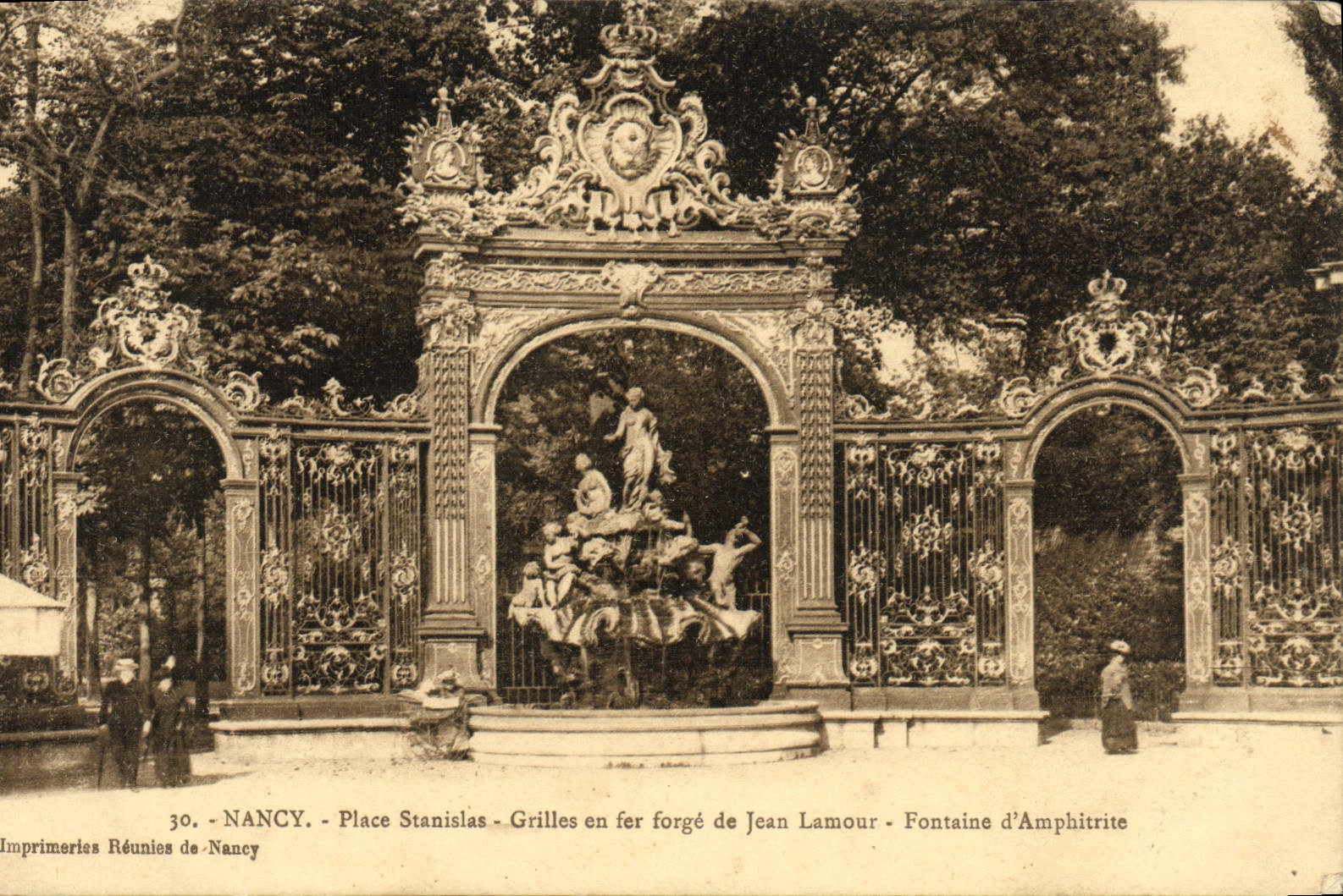 CPA Nancy Place Stanislas Grilles en Fer Forge de Jean Lamour Fontaine d'Amphitrite